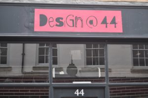 design@44 magasin derby logo